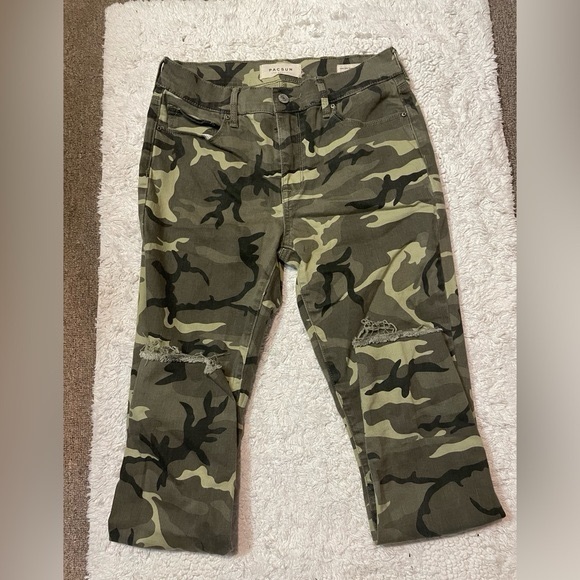 Women's Pac Sun Camo
Pants ( 26) - Picture 1 of 4